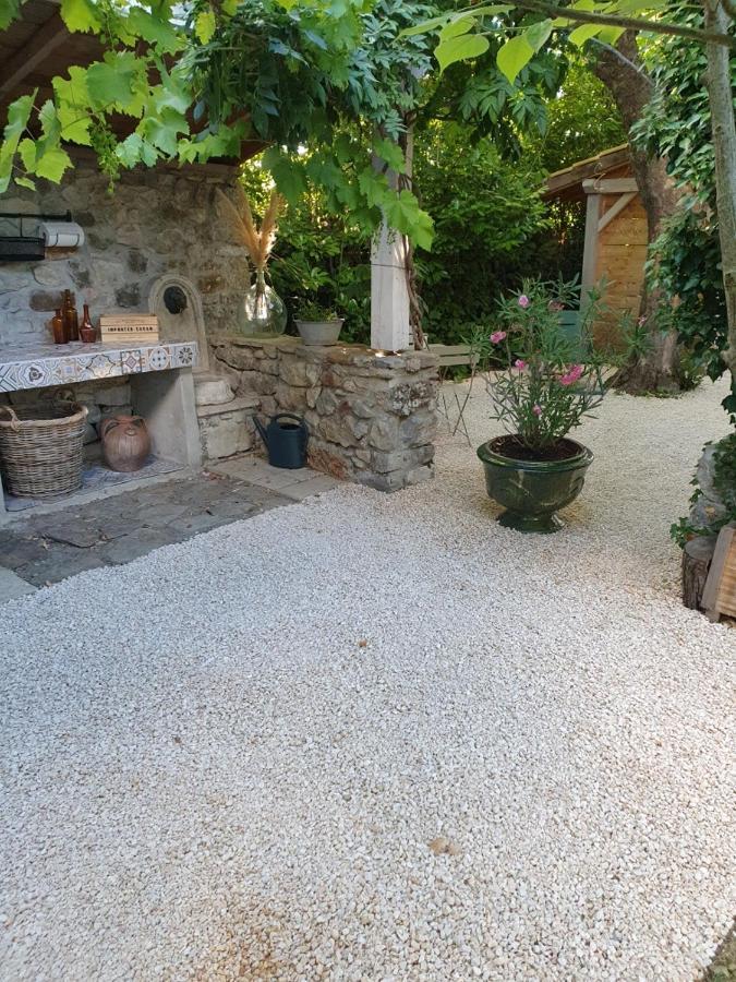 Jas De Berrias Chambre D'Hote Exterior photo