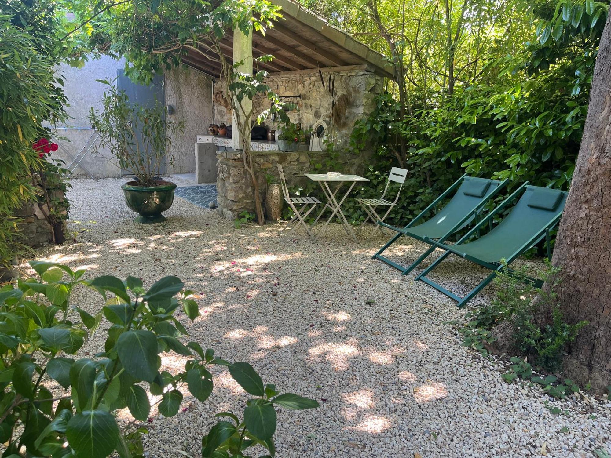 Jas De Berrias Chambre D'Hote Exterior photo